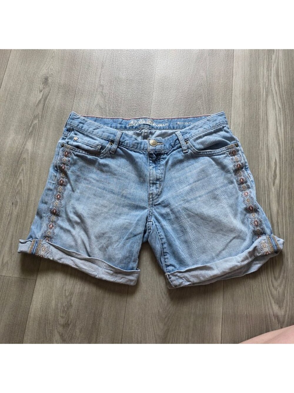 Eddie Bauer Womens Embroidered Denim Shorts Size 4 Light Wash Made In Mexico